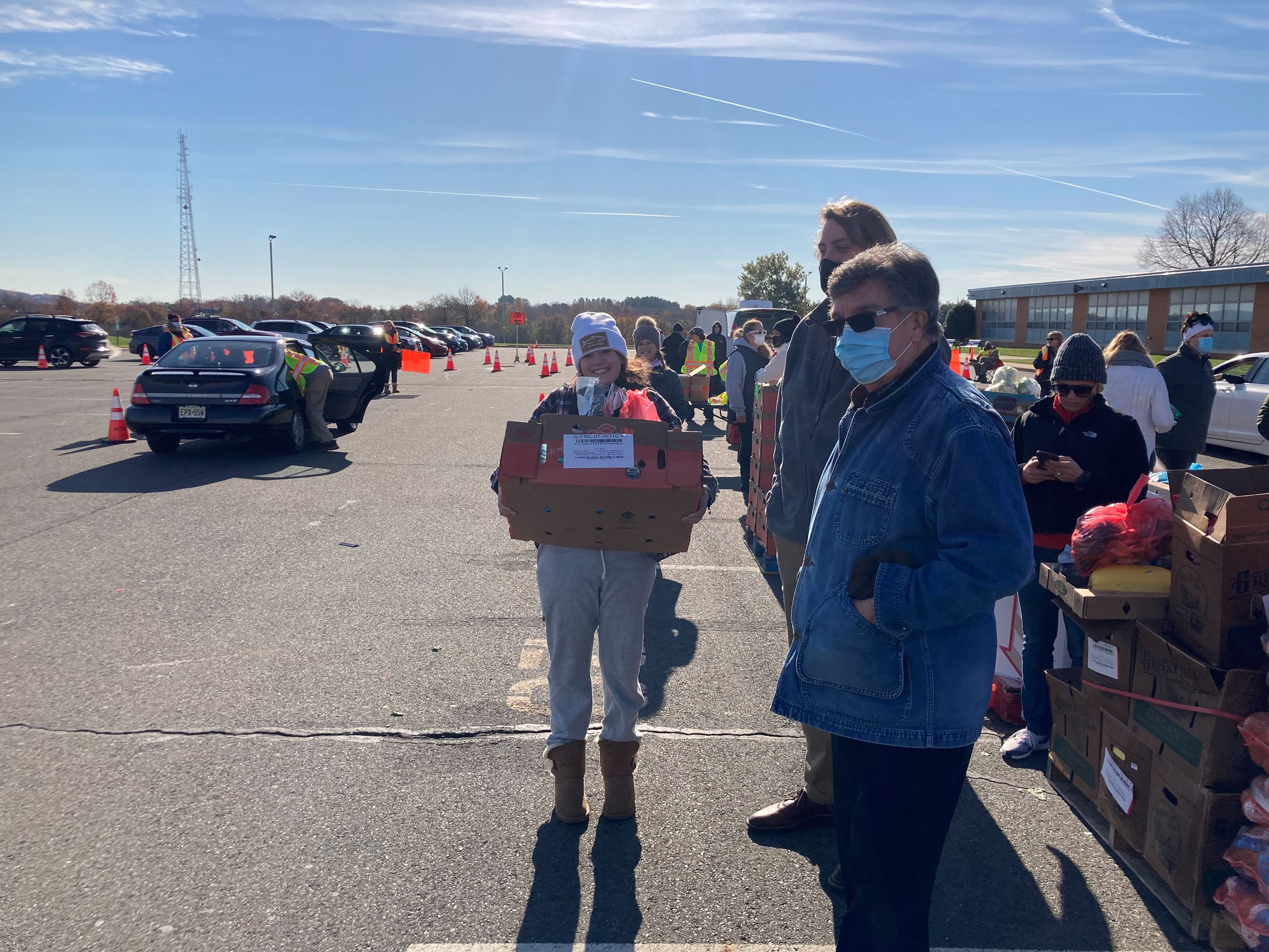 Thanksgiving food distributuion3