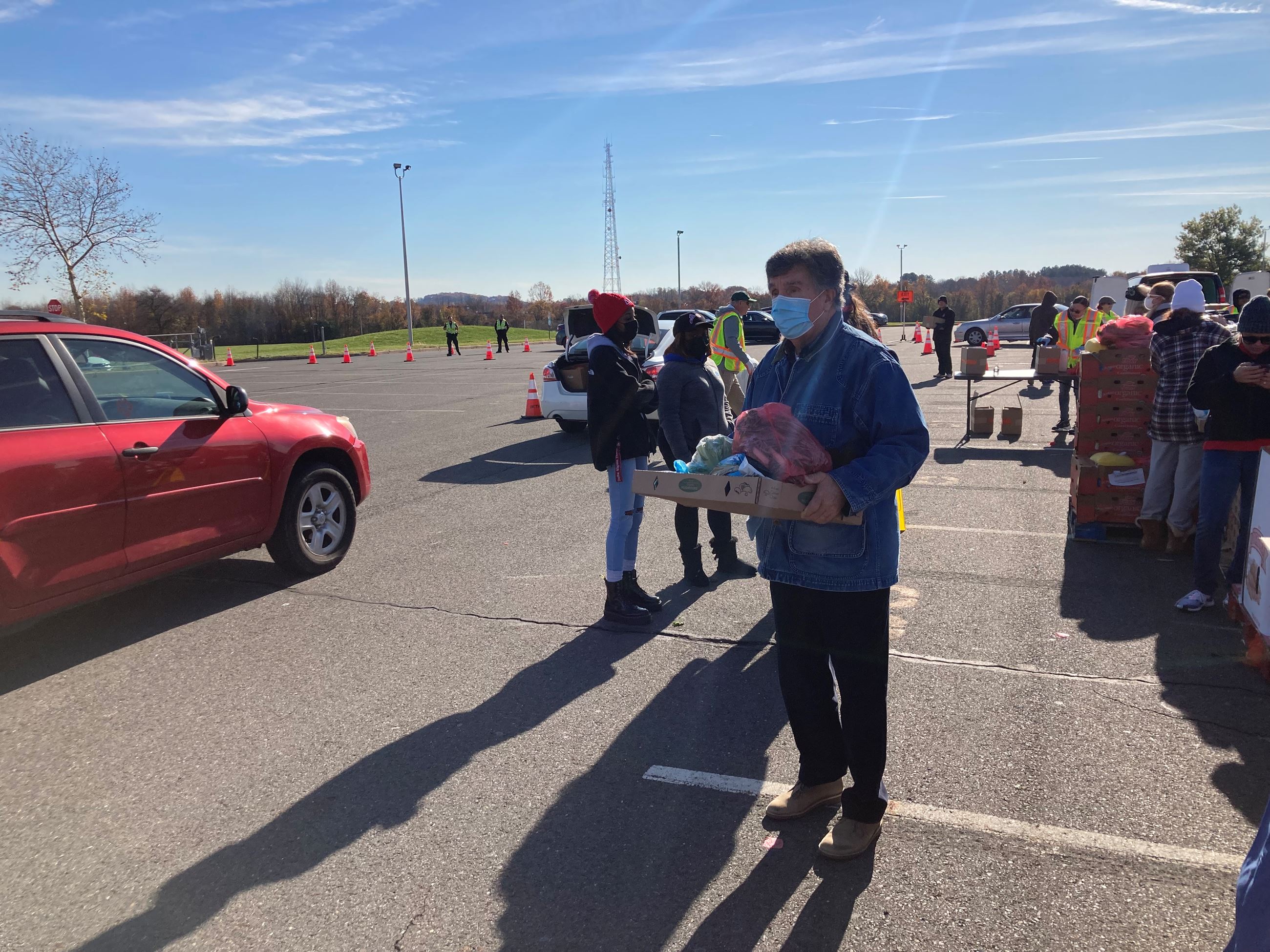 Thanksgiving food distributuion4